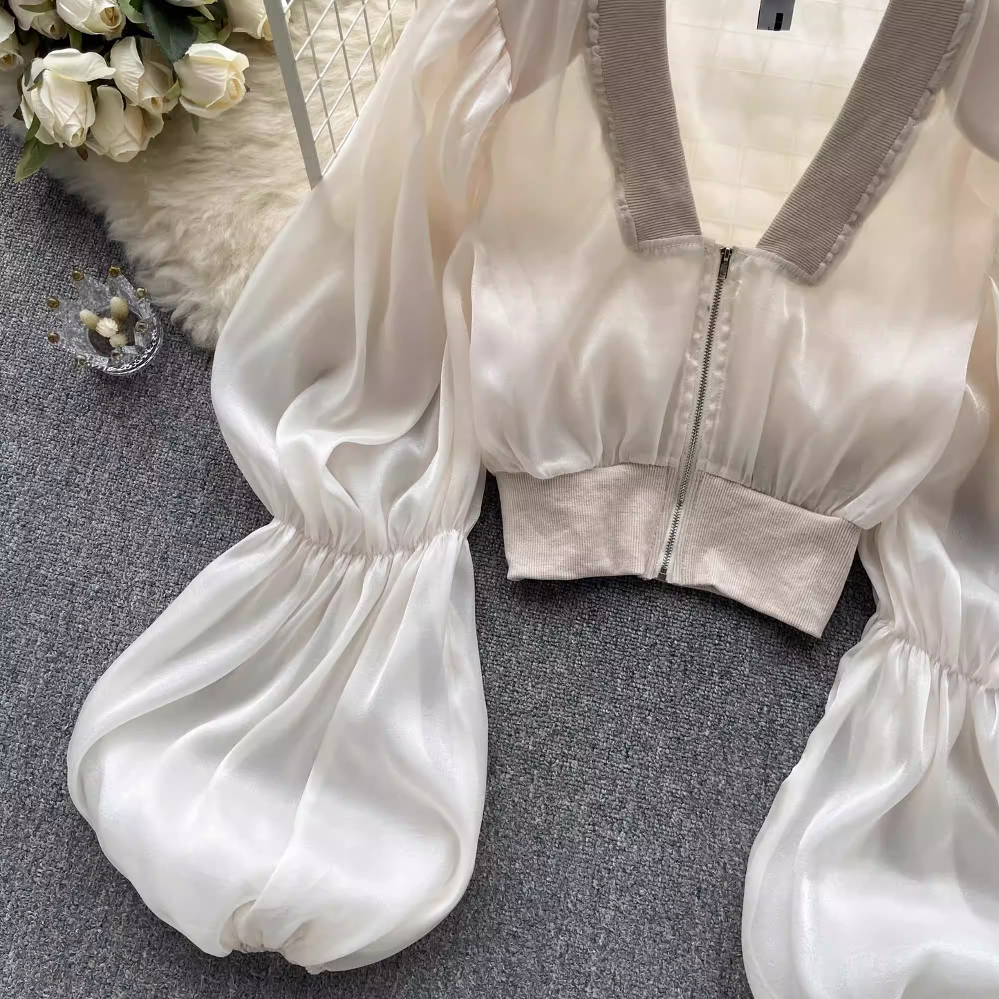 V Neck Puff Long Sleeve Top,YM124