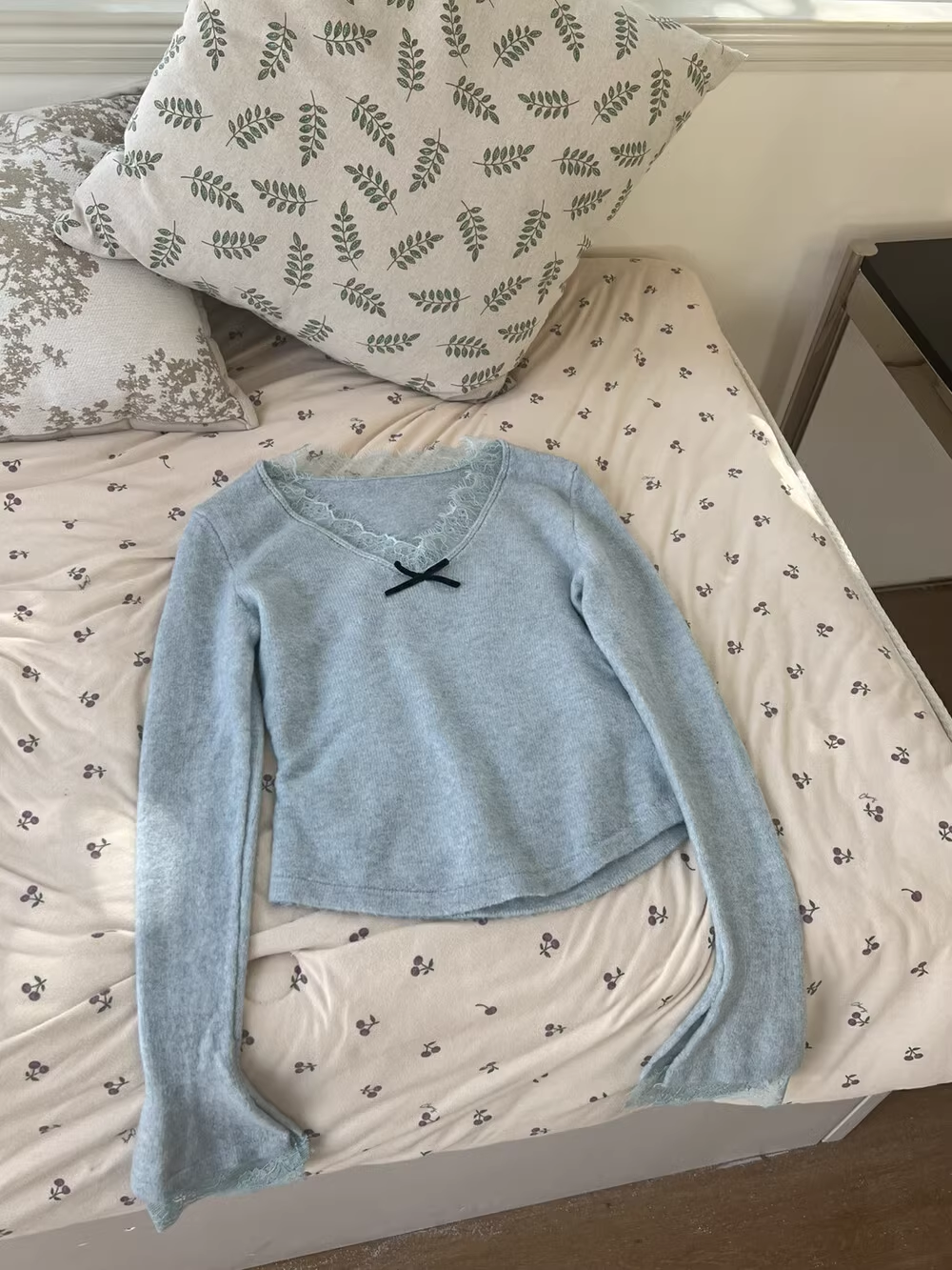 Sweet White Autumn And Winter Knitted Bottoming Sweater YM1808