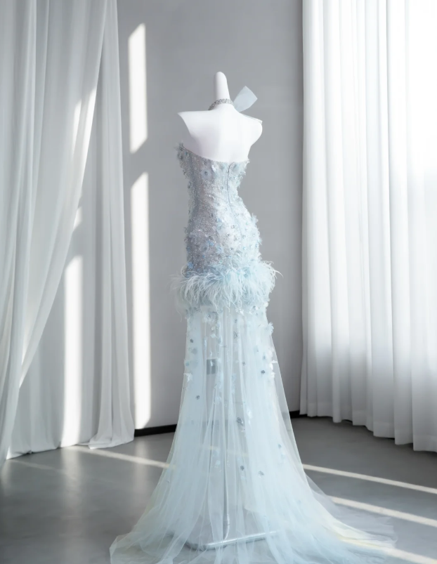 Clean Pale Blue Tulle Feather Decor Strapless Sheath Hi-Lo Prom Dress Birthday Dress Ball Gown YM2696