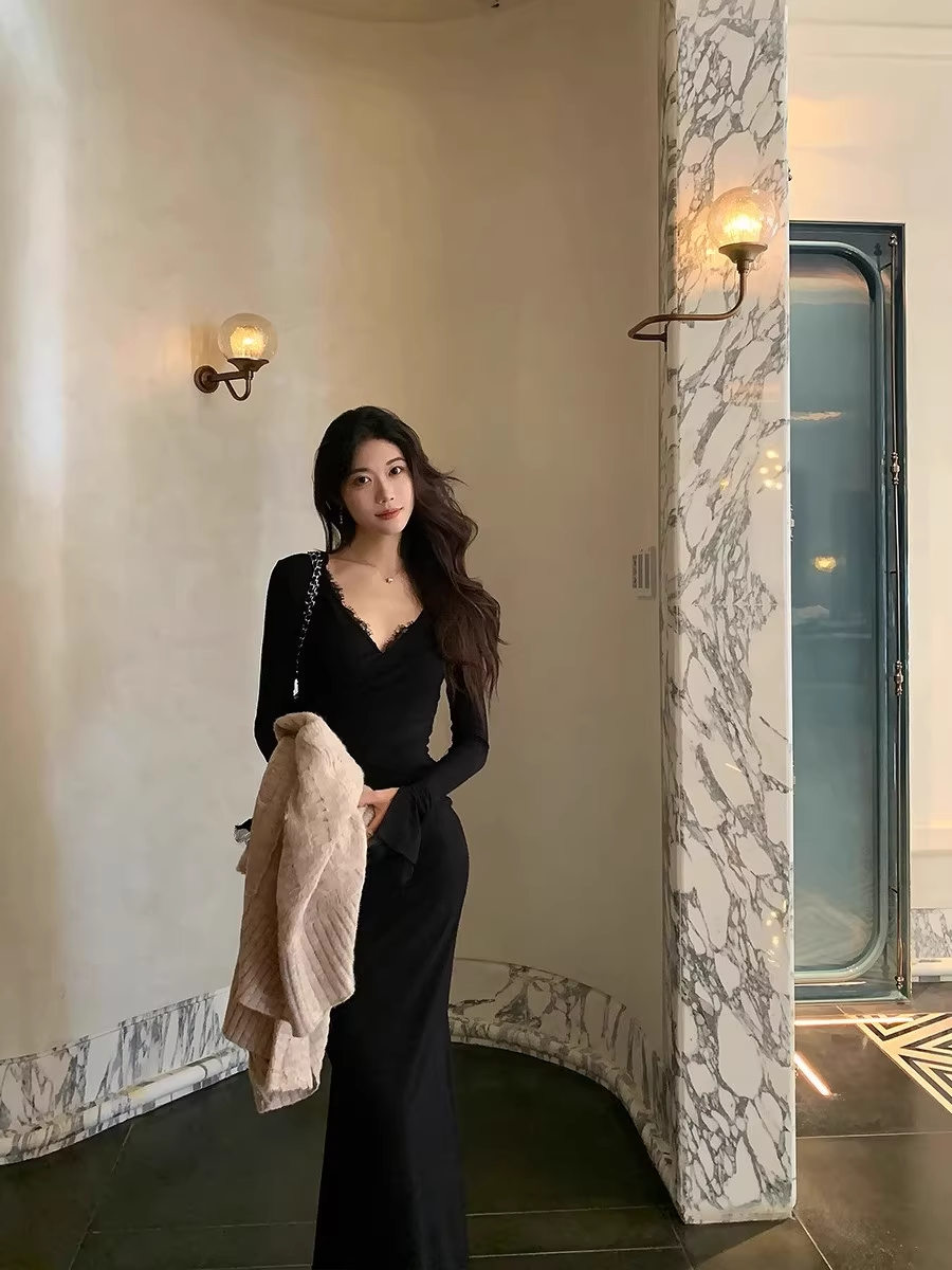 Sexy black Lace neck sheath long party prom dress YM1970