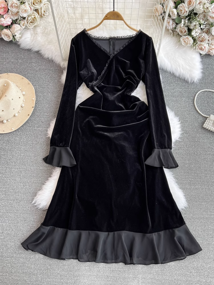Autumn and winter trumpet V-neck  red velvet dress Christmas annual vocation dress  YM945