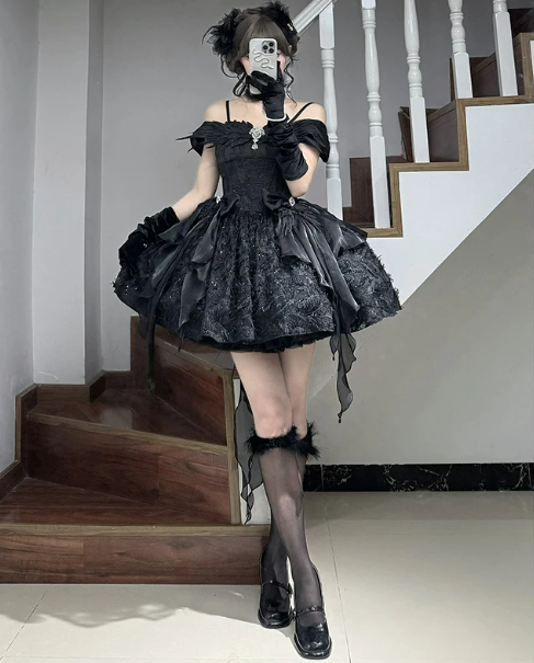 Charming Black Lace Embroidered Spaghetti Straps A-Line Short Prom Dress Party Dress YM2682