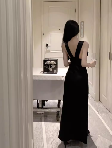 Sexy Waist-baring Lace Suspender Holiday Dress Black halter Long Birthday Dress YM2337