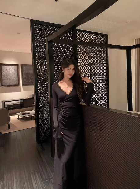 Sexy black Lace neck sheath long party prom dress YM1970