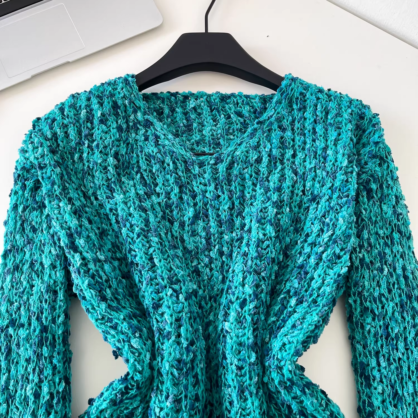 New V-Neck Slim-Fit Long-Sleeved Knit Pullover Sweater YM2424