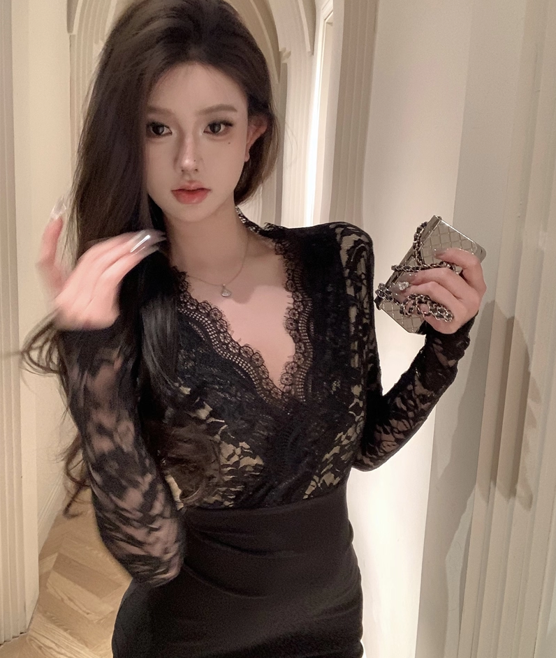 Sexy Black Hip-hugging V-neck Lace Short Dress Birthday Dress YM2334