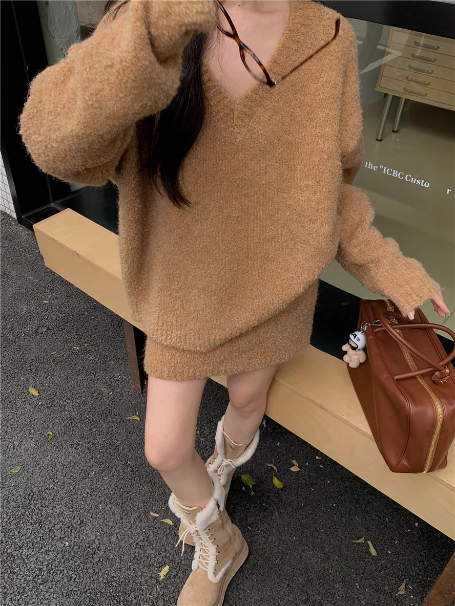 Fashion Suit Skirt Women's New Style V-neck Pullover Sweater Half-length Skirt Two-piece Suit YM1814