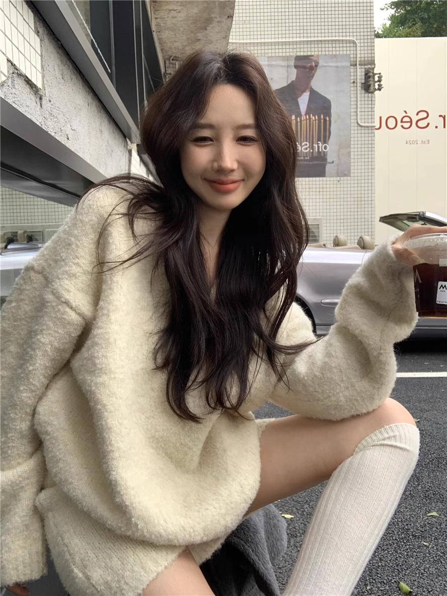 Fashion Suit Skirt Women's New Style V-neck Pullover Sweater Half-length Skirt Two-piece Suit YM1814
