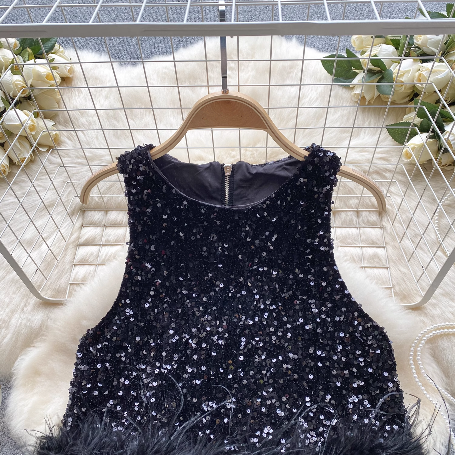 Round neck sleeveless sequined glitter vest for women furry patchwork top YM535