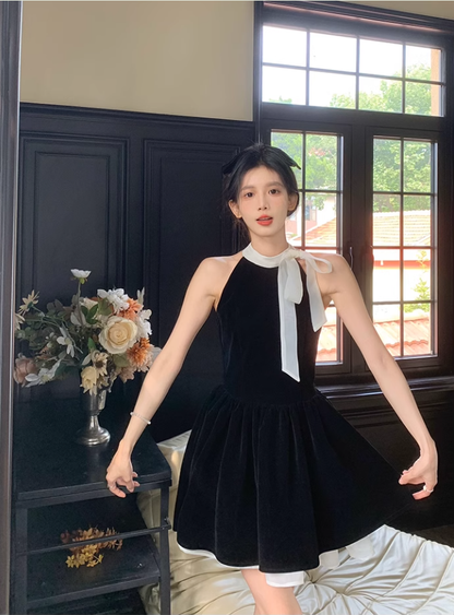 Fashion Sleeveless Halter Dress New Black Petite Temperament Short Dress For Women YM1746
