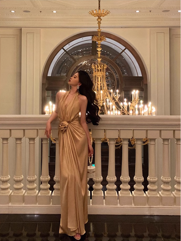 French V-Neck Halter Dress Sexy Backless Evening Dress YM1670